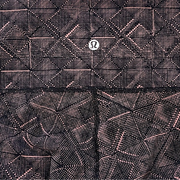 Lululemon Cropped Leggings - Size 6 - Picture 4 of 6